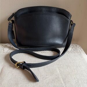 Vtg 90s Coach Anderson 9976
Crossbody Leather Bag Purse
Navy Blue Shoulder Strap